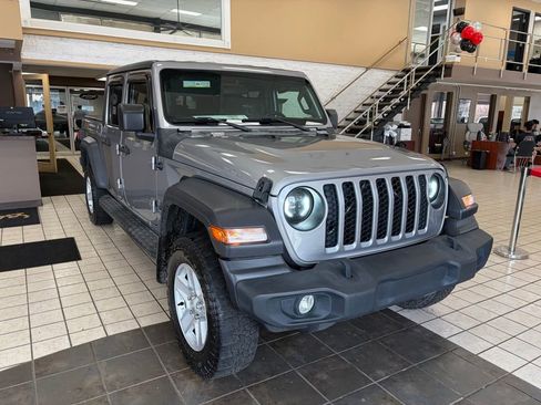 Used 2020 Jeep Gladiator Sport w/ Quick Order Package 24S image 3