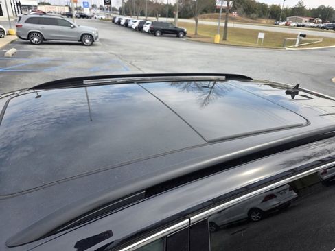 Used 2019 Volkswagen Tiguan SE w/ Panoramic Sunroof Package image 20