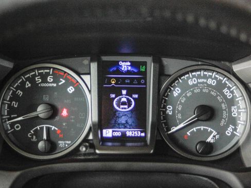 Used 2021 Toyota Tacoma TRD Off-Road w/ Technology Package image 21