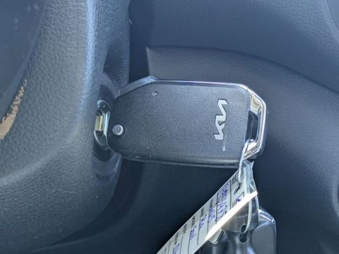 Used 2025 Kia Soul LX FWD image 29