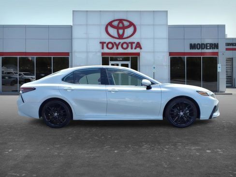 Used 2024 Toyota Camry XSE FWD image 7