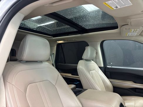 Used 2024 Ford Expedition Limited RWD image 16