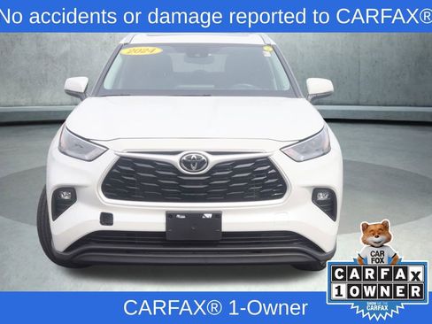 Used 2024 Toyota Highlander XLE AWD/4WD image 2