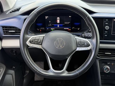 Used 2022 Volkswagen Taos SE FWD image 12
