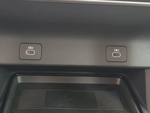 Used 2025 Land Rover Discovery Sport S image 34