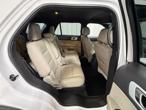 Used 2015 Ford Explorer XLT AWD/4WD image 8