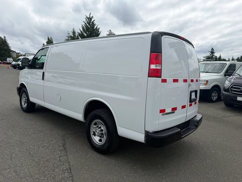 Used 2021 Chevrolet Express 2500 RWD image 5