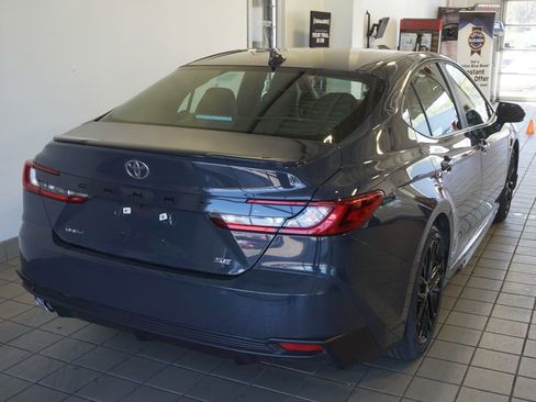 Used 2025 Toyota Camry SE image 13