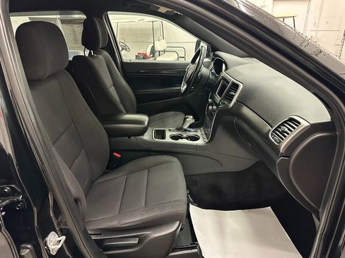 Used 2018 Jeep Grand Cherokee Laredo image 27