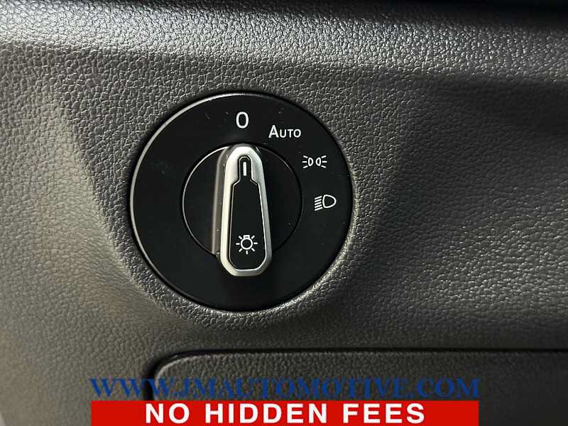 Used 2024 Volkswagen Jetta SE FWD image 36