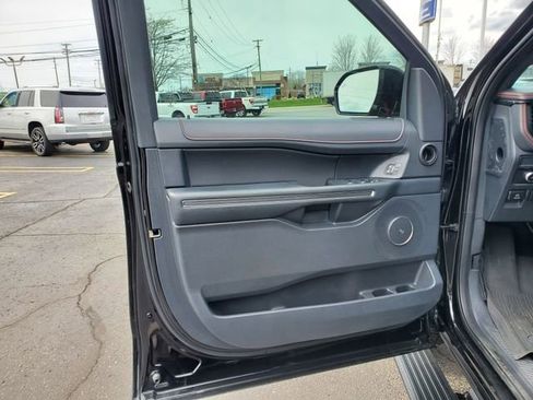 Used 2022 Ford Expedition Limited image 9