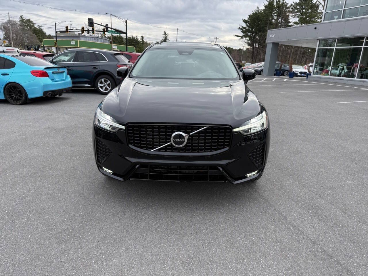 Used 2025 Volvo XC60 B5 Core AWD/4WD image 3