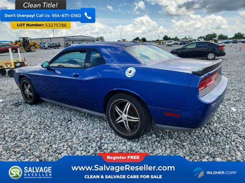 Used 2012 Dodge Challenger SXT RWD image 3