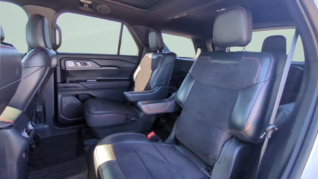 Used 2025 Ford Explorer ST AWD/4WD image 10