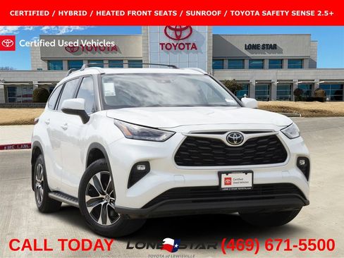 Certified 2025 Toyota Highlander XLE AWD/4WD image 1