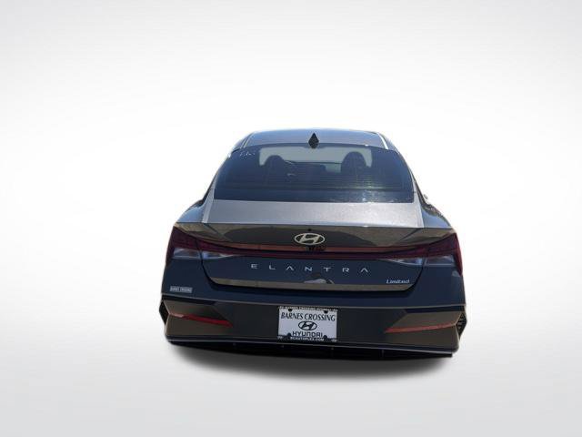Used 2026 Hyundai Elantra Limited w/ Cargo Package FWD image 4