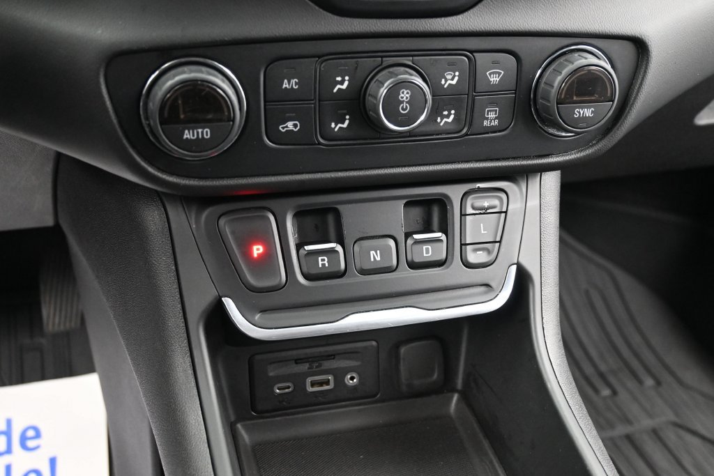 Used 2021 GMC Terrain SLE w/ Driver Convenience Package AWD/4WD image 12