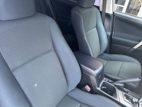Used 2018 Toyota RAV4 LE FWD image 27