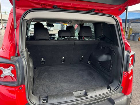 Used 2021 Jeep Renegade Sport image 25