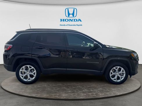 Used 2024 Jeep Compass Latitude AWD/4WD image 6