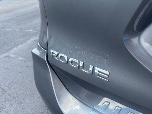 Used 2019 Nissan Rogue S w/ Special Edition Package FWD image 33