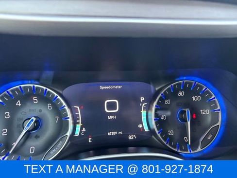 Used 2023 Chrysler Pacifica Touring-L FWD image 26