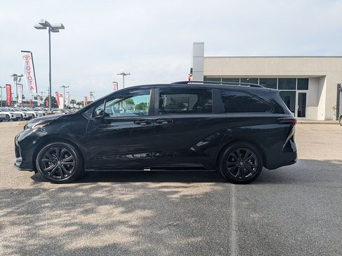 Certified 2026 Toyota Sienna XSE FWD image 6