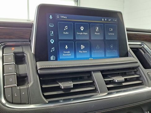 Used 2024 Chevrolet Suburban Premier image 16