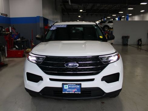 Used 2022 Ford Explorer XLT AWD/4WD image 2