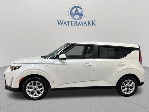 Used 2025 Kia Soul LX w/ LX Technology Package FWD image 2
