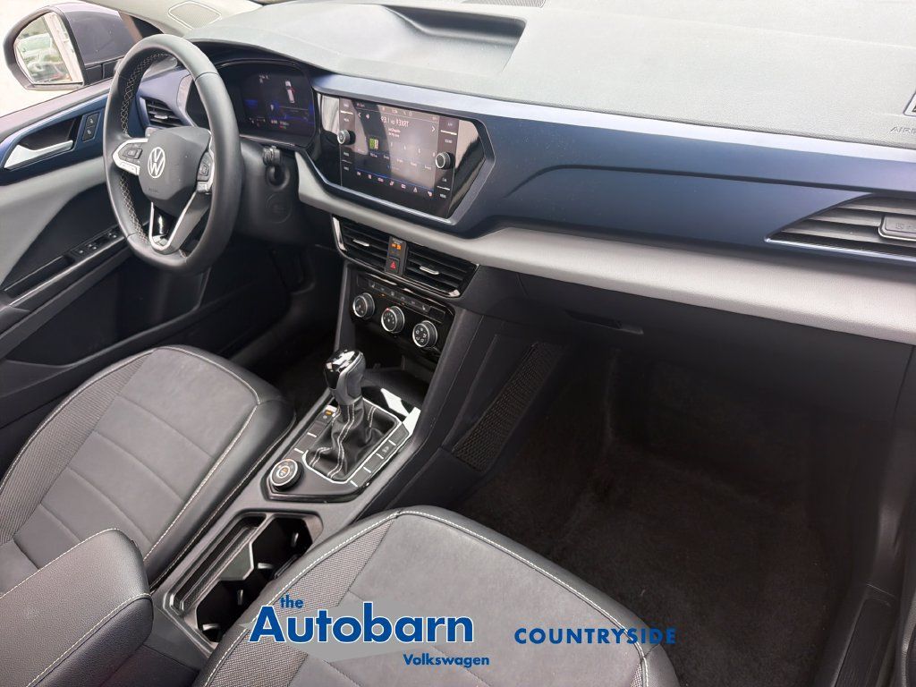 Certified 2023 Volkswagen Taos SE w/ Panoramic Sunroof Package AWD/4WD image 27