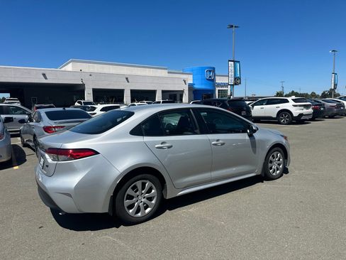 Used 2023 Toyota Corolla LE FWD image 3