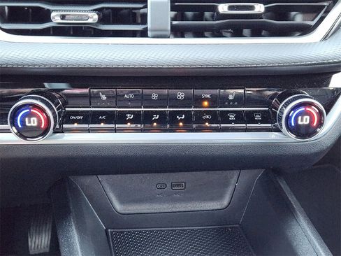 Used 2026 Chevrolet Equinox LT w/ Convenience Package II image 18