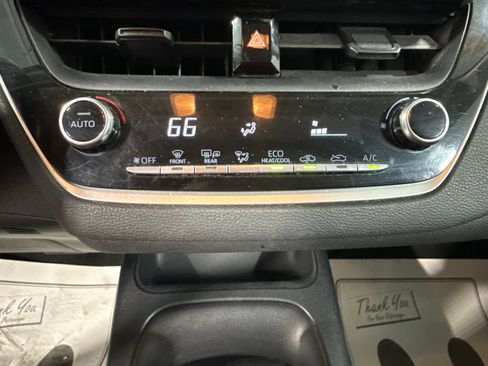 Used 2020 Toyota Corolla LE FWD image 24