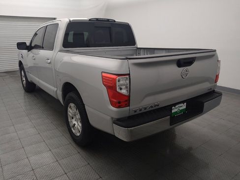Used 2017 Nissan Titan SV image 5