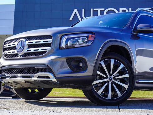 Used 2022 Mercedes-Benz GLB 250 4MATIC w/ Premium Package Lite image 2