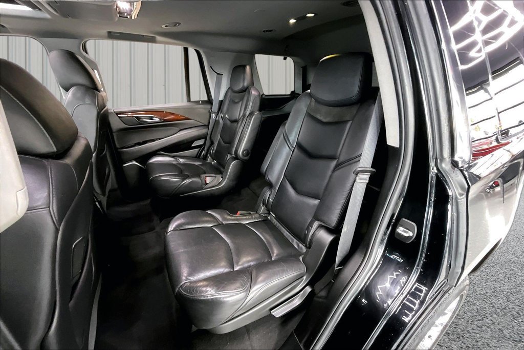 Used 2019 Cadillac Escalade Premium Luxury w/ LPO, Radiant Package AWD/4WD image 22
