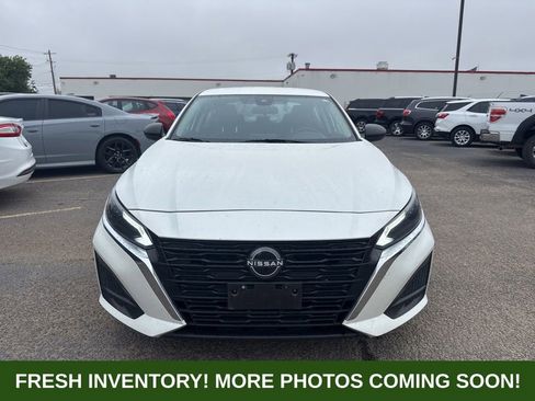 Used 2024 Nissan Altima 2.5 SV FWD image 7