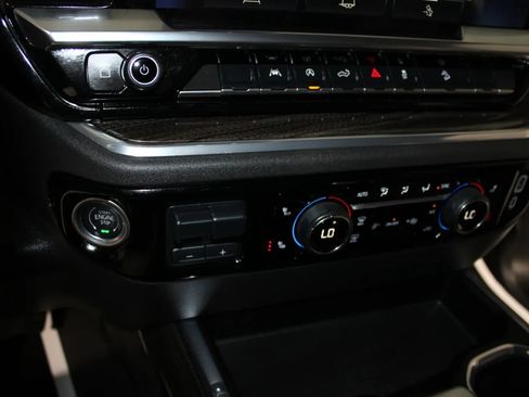 Used 2024 Chevrolet Silverado 1500 LT Trail Boss w/ Convenience Package II AWD/4WD image 36