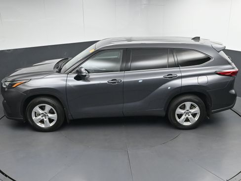 Certified 2022 Toyota Highlander LE image 39