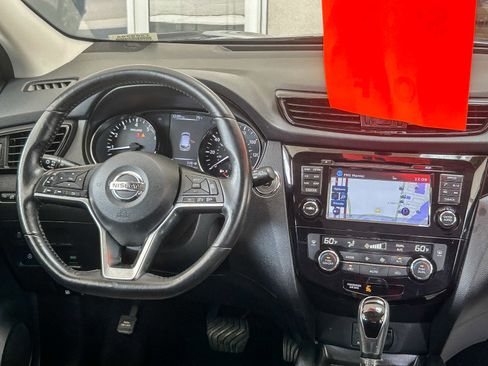 Used 2017 Nissan Rogue Sport SV w/ SV Premium Package AWD/4WD image 12