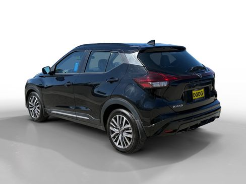 Used 2023 Nissan Kicks SR w/ SR Premium Package FWD image 3