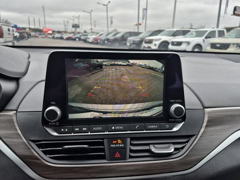 Used 2025 Nissan Altima 2.5 SV image 33