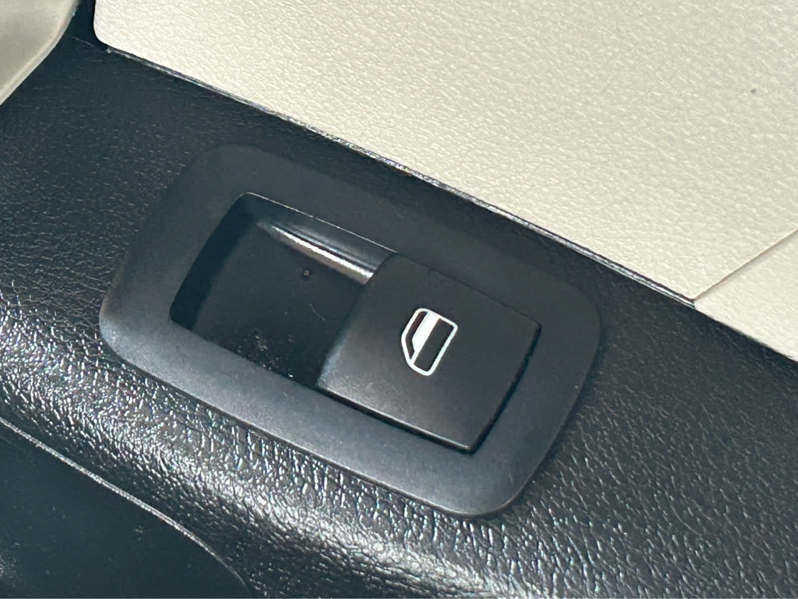 Used 2018 Chrysler Pacifica Touring Plus FWD image 9