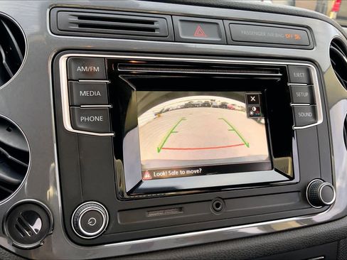 Used 2016 Volkswagen Tiguan S image 30