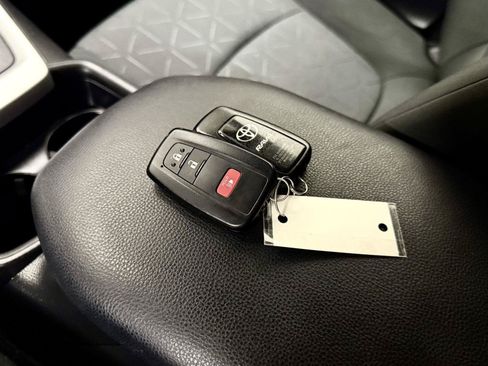 Used 2021 Toyota RAV4 XLE AWD/4WD image 26