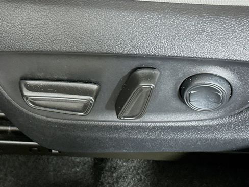 Used 2022 Toyota RAV4 XLE w/ Convenience Package image 13