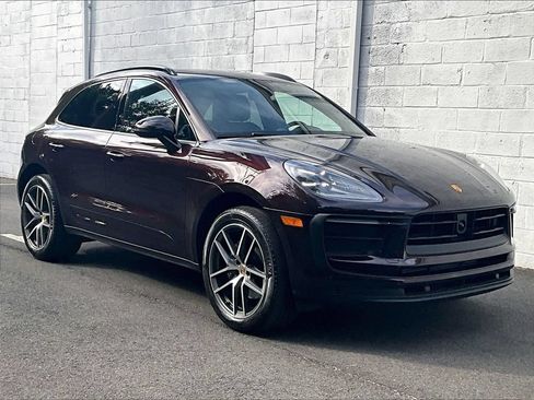 Certified 2023 Porsche Macan AWD/4WD image 7
