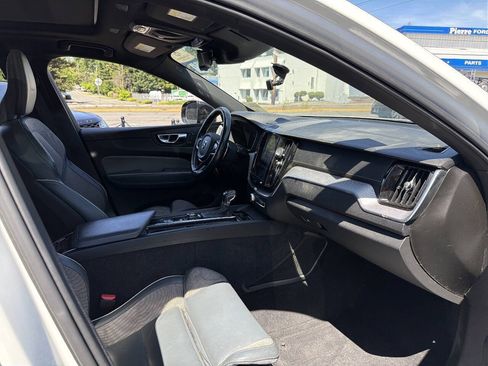 Used 2020 Volvo XC60 T5 R-Design w/ Protection Package AWD/4WD image 5