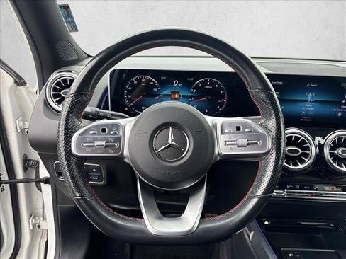 Used 2021 Mercedes-Benz GLB 250 4MATIC image 17